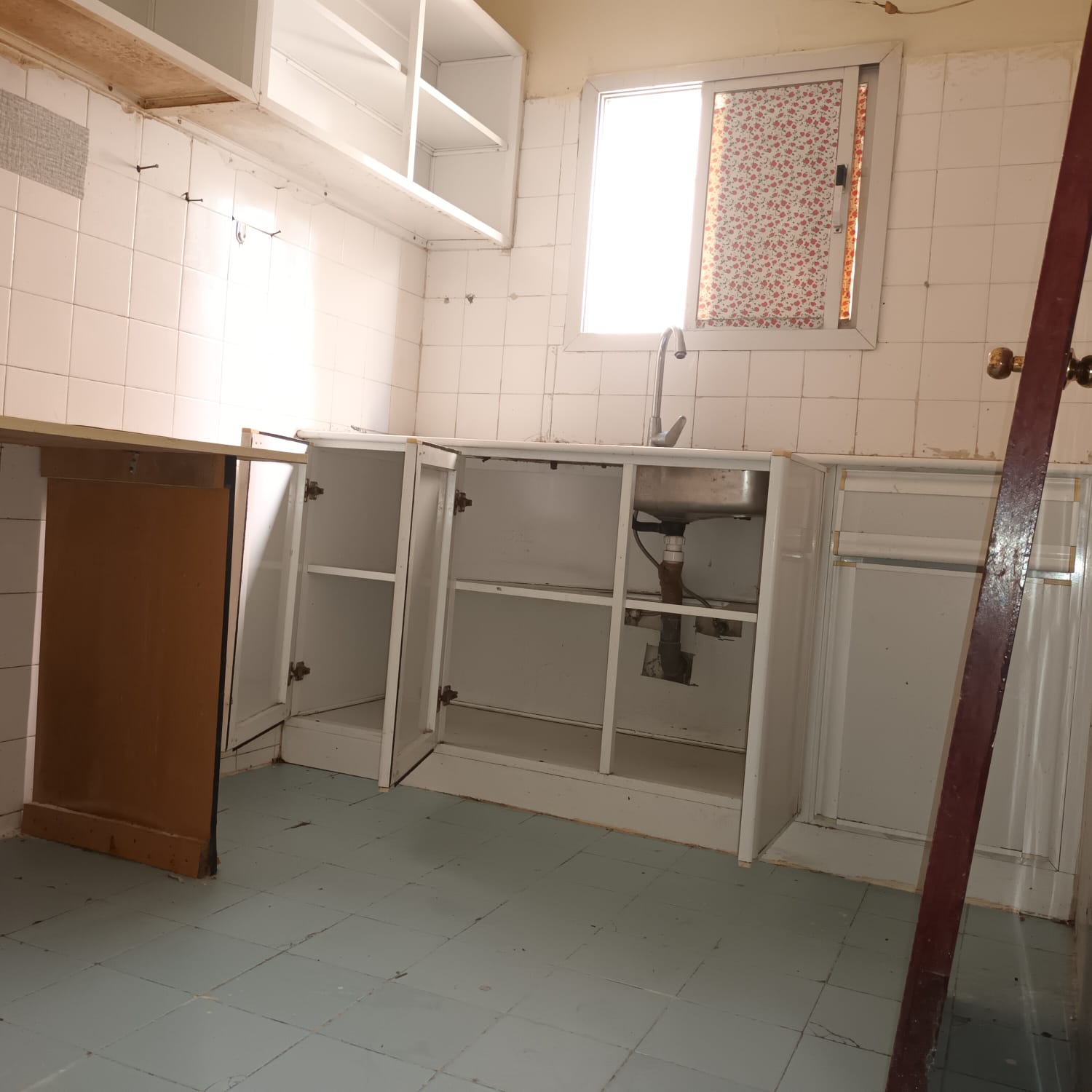 Spacious Apartment For Rent In Busaiteen