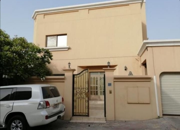Strategic location Villa for Sale in Saar area.